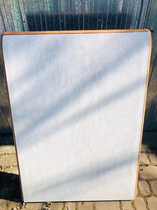 Stolik do przyczepy kempingowej