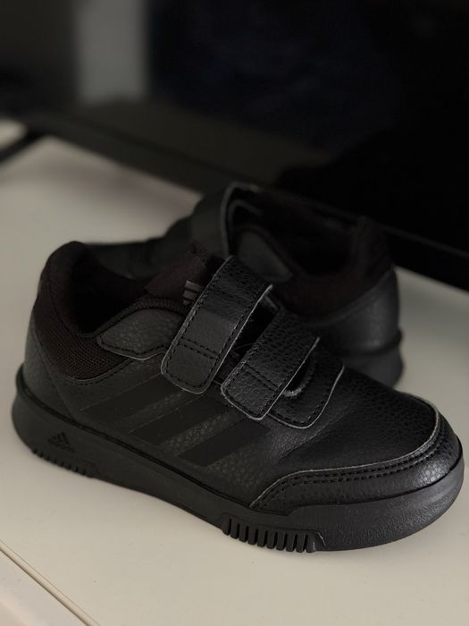 Продам дитячі кросівки адідас оригінал