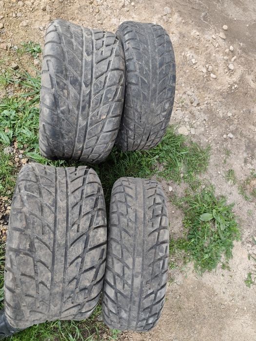 Pneus de moto 4 e pneus de 4x4