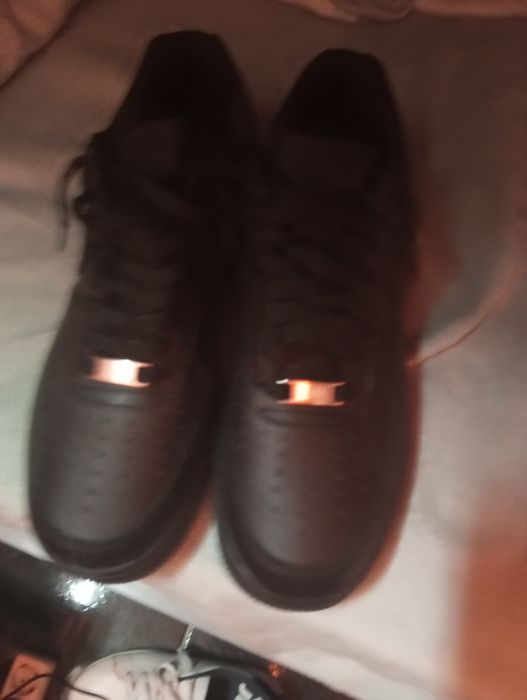 Sapatilhas Nike Air force] Preto - Tamanho [42] - estão novo"