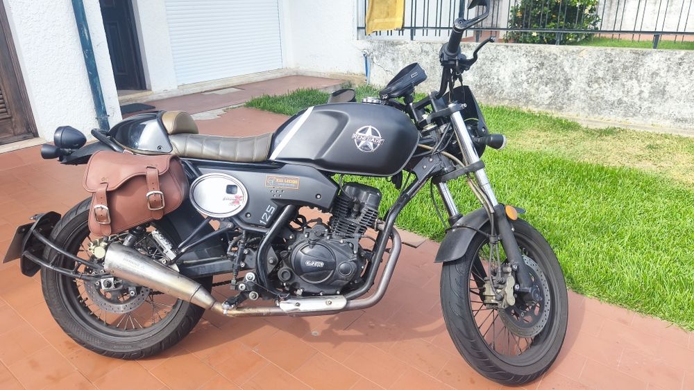 Um renegade scambler x cafe 125cc