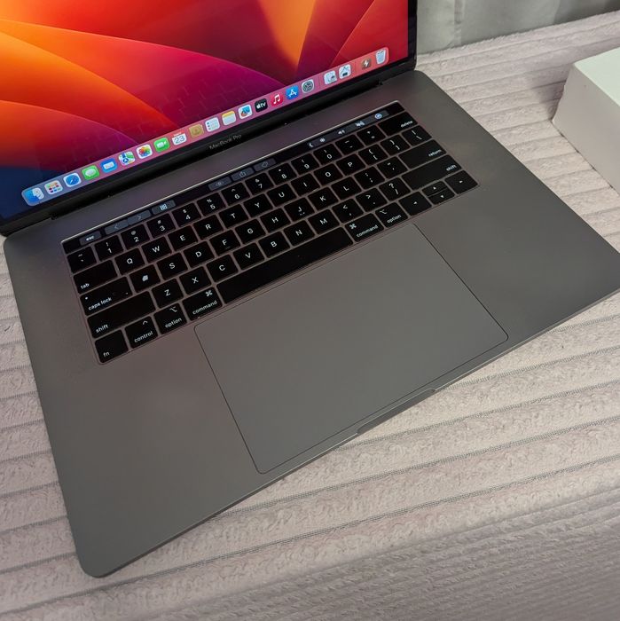 Чудовий! Macbook Pro 15.4' 2019 (2020) 16/250 Intel i7 Radeon Pro 555