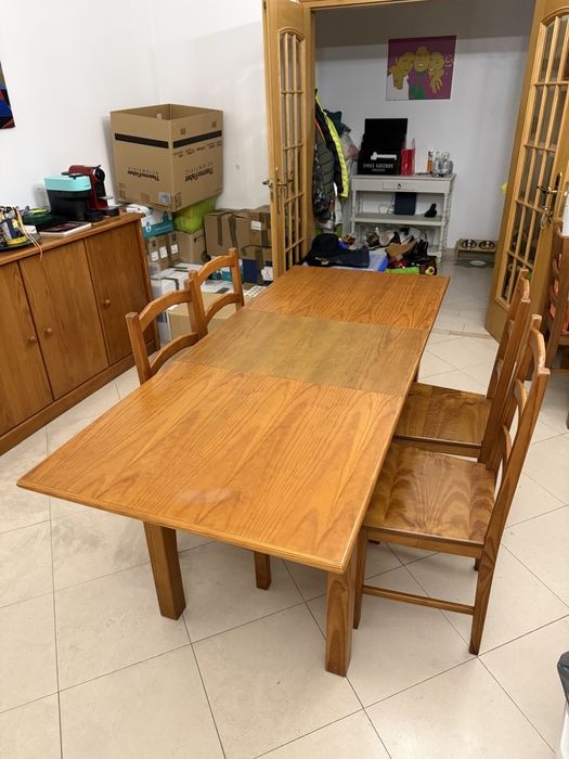 Mesa de jantar extensivel em pinho maciço com 4 cadeiras
