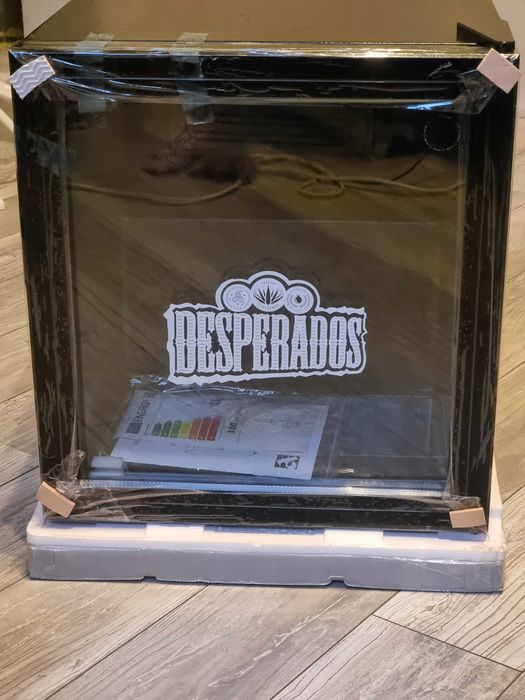 Unikatowa witryna chłodnicza.