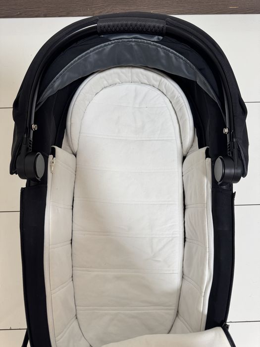 Cybex Mios Platinum Люлька з дощовиком чорна кроватка