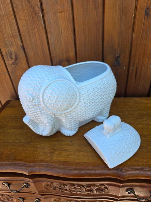 Porcelanowy słoń Bellini Italy dekoracyjne naczynie z pokrywką #618 Stylowy Węgrów