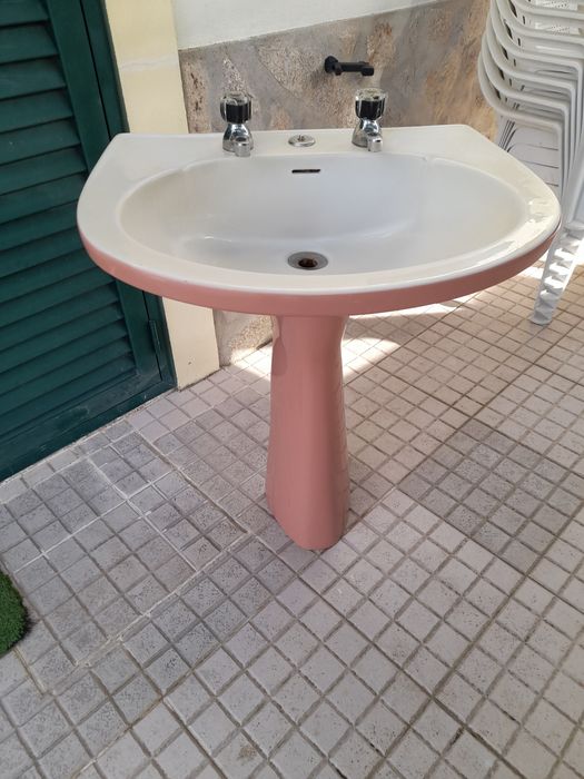 Lavatório de pé como novo