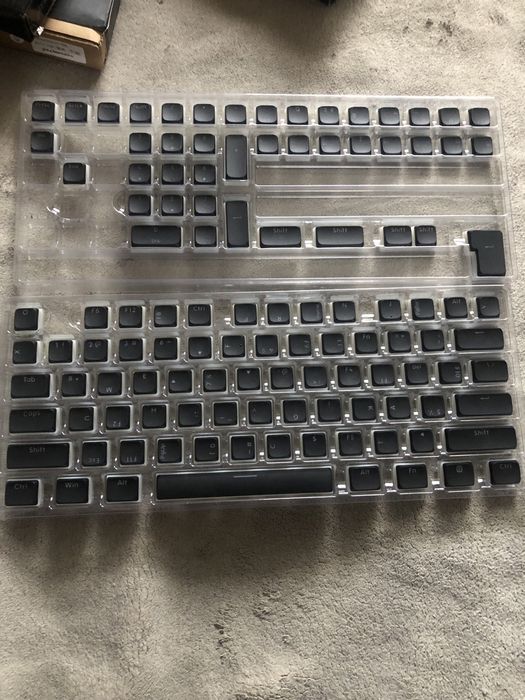 Продам кейкапы. Новые в коробках . Полный комплект.