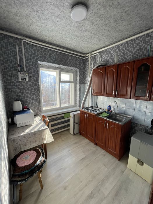 Продам уютную 2-комнатную квартиру в безопасном центре Богодухова