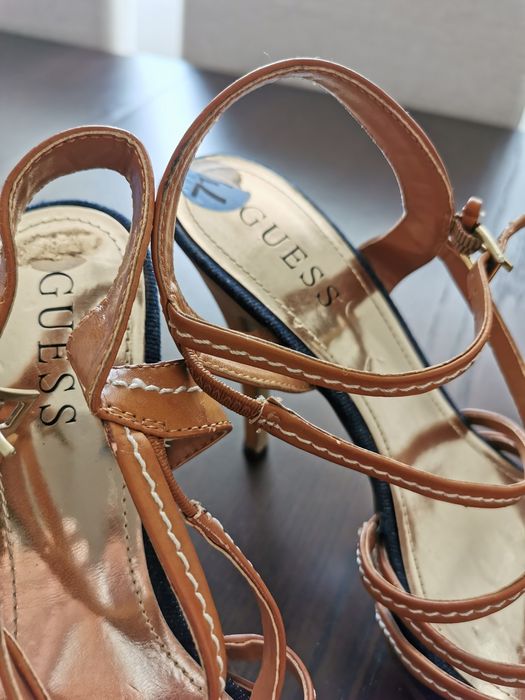 Sandalias camel Guess