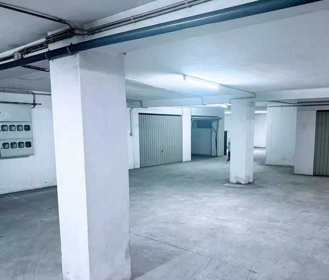 Arrenda-se Garagem fechada