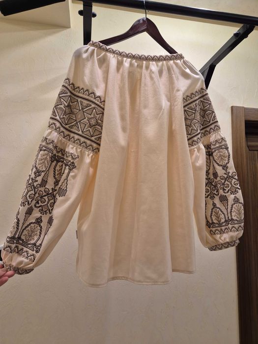 Вишиванка Розкіш розмір 54 (на параметри 108-90-114)