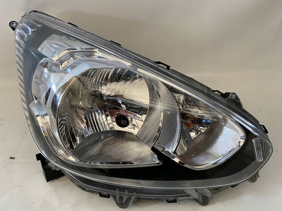 lampa prawa mitsubishi space star 8301c194