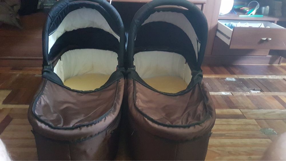 Коляска для дійнят/близнят