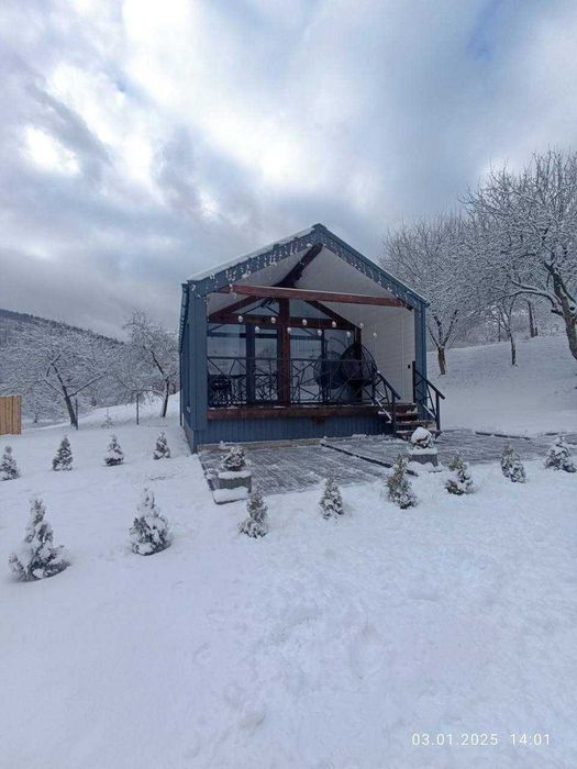 Котедж на 3-х осіб. Вид на гори