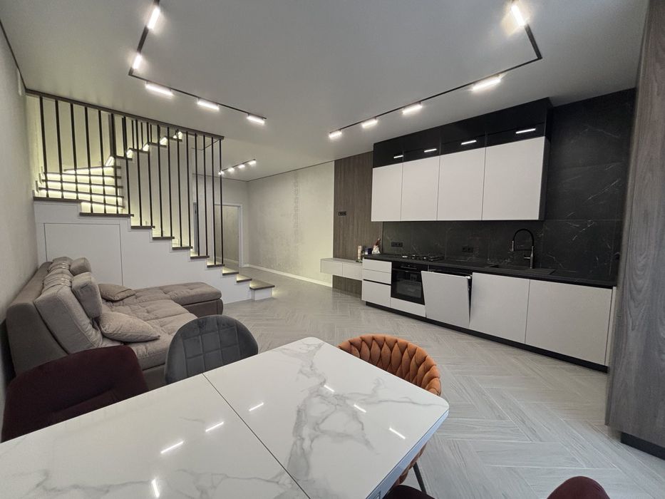 Продаж таухауса у топ локації