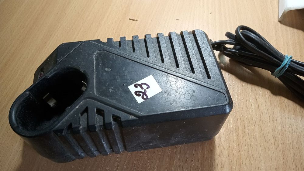 Зарядное для шуруповерта