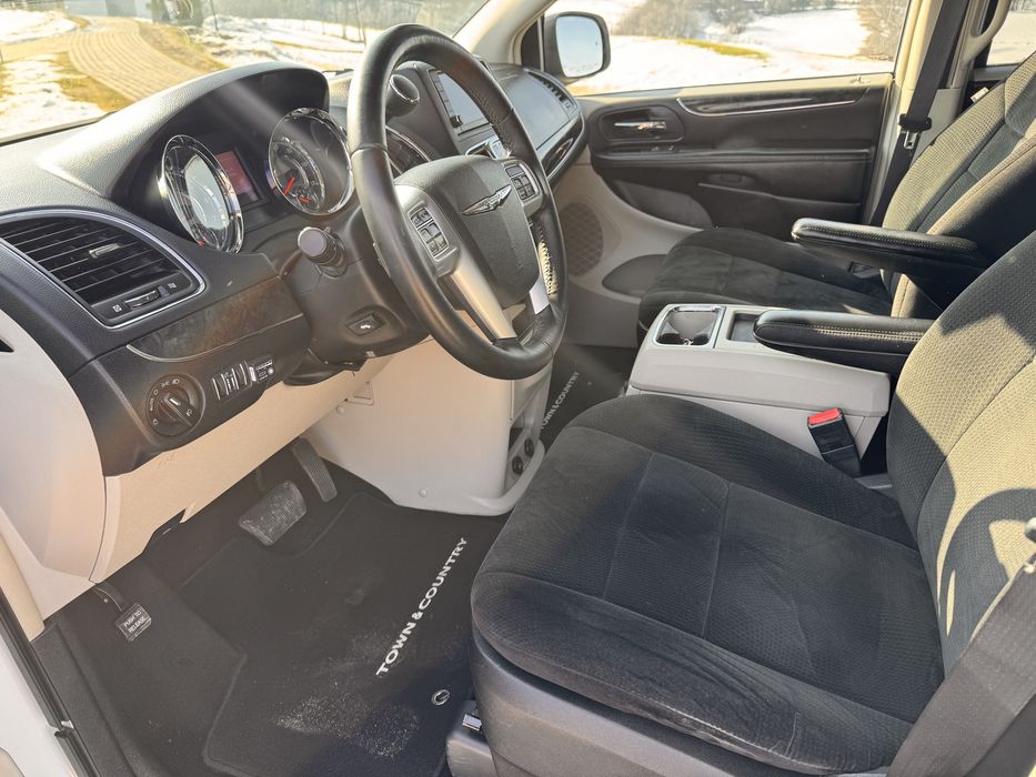 Chrysler town & country