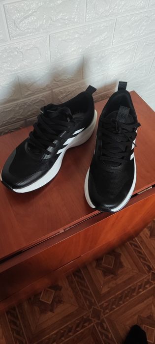 Продам  кросівки
