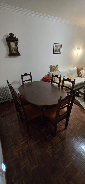 Mesa de jantar com 6 cadeiras