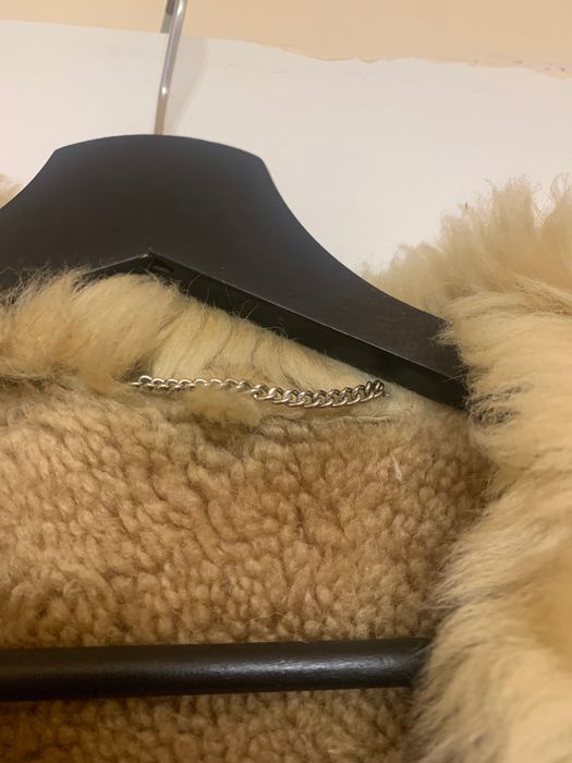 Długi naturalny kożuch