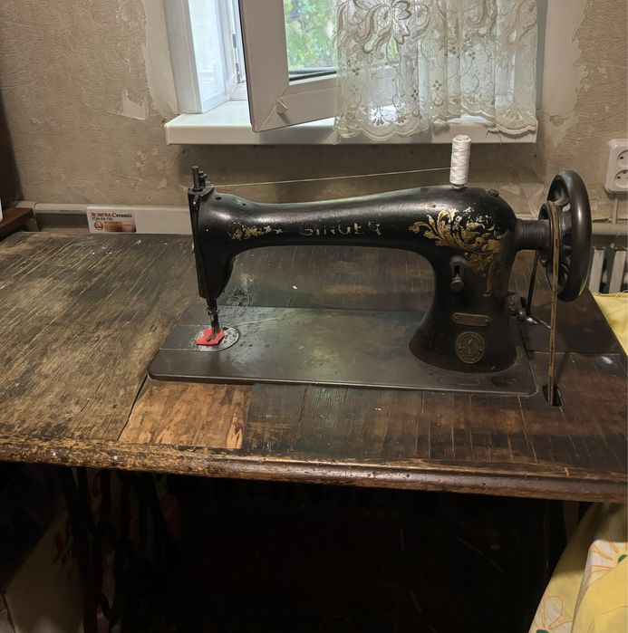 Швейная машинка со станинной singer