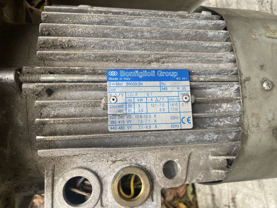 Motoreduktor 55 obr./min z silnikiem 3,5 KW oś 45 mm