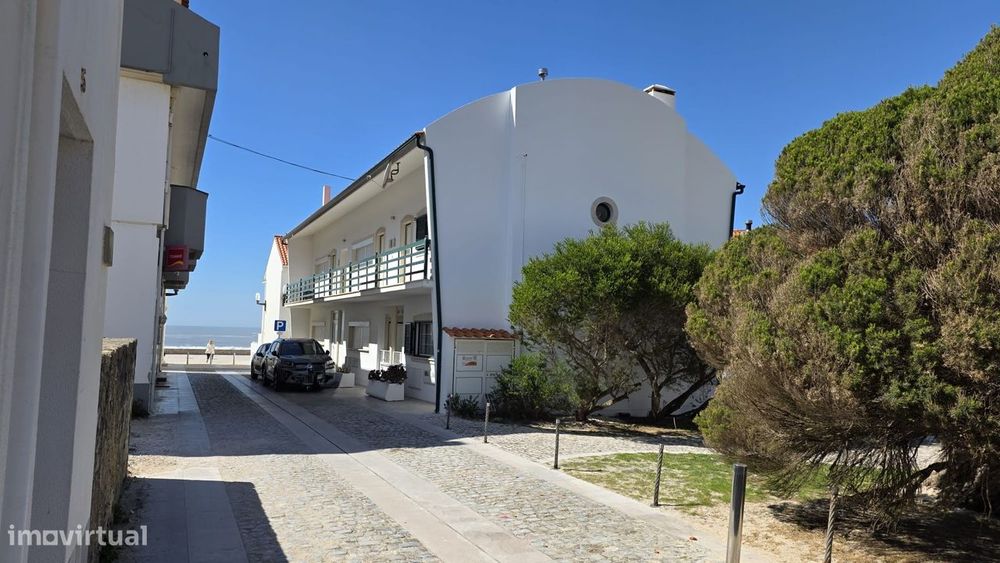 T1 -1º andar, mobilado e equipado, c/ vista mar em Paredes da Vitória.