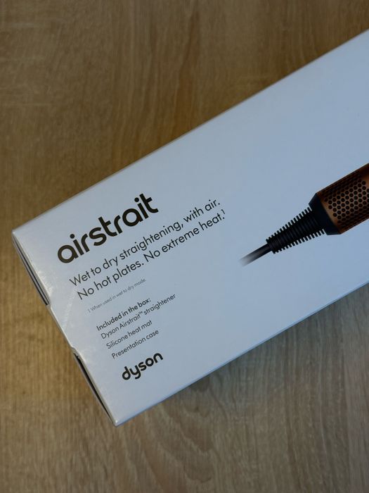 Dyson Airstrait HT01