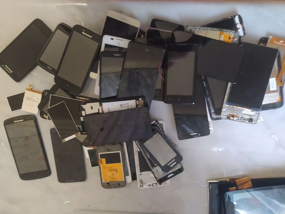 Дисплеи с телефона и планшеты  одним лотом