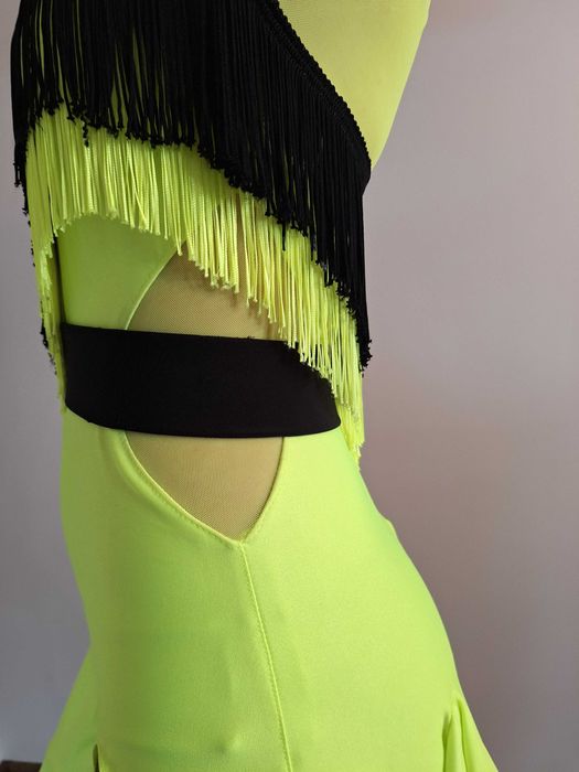 Sukienka do tańca latino żółta neonowa z czarnym niezdobiona
