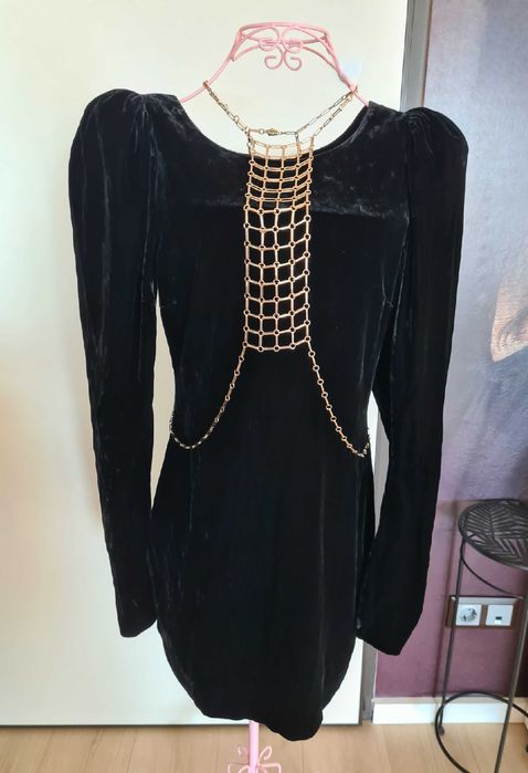 Colar dourado invulgar