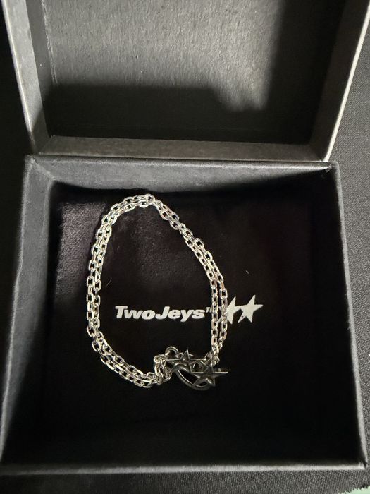 Twojeys Icon bracelet