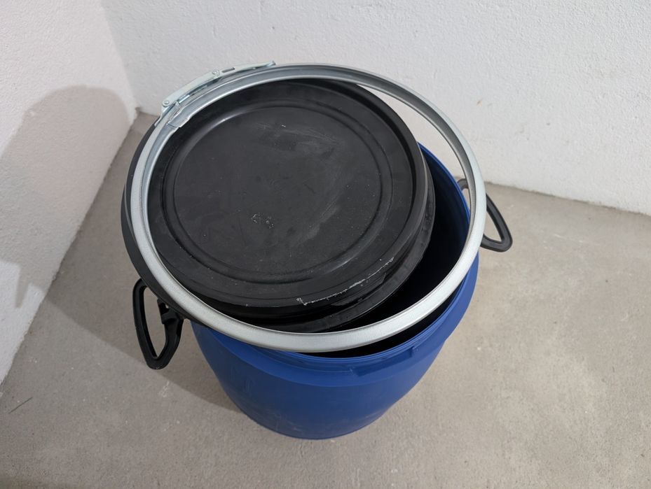 Barril 60 litros plástico novo c/tampa e fecho