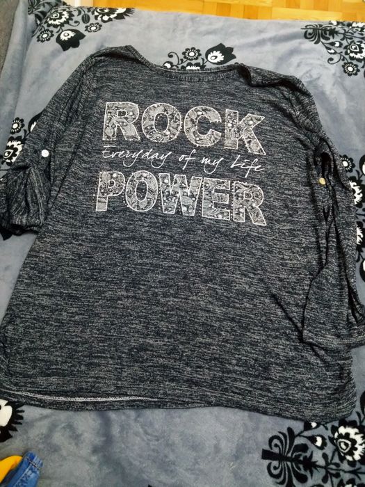 Zwiewna bluzka  z rękawem 3/4