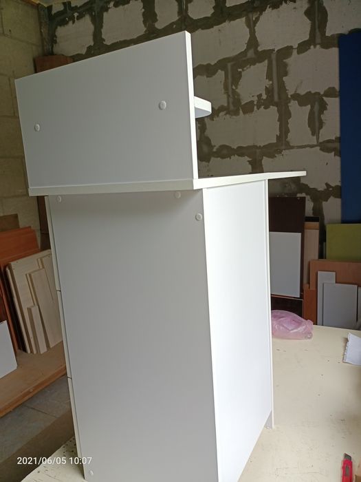 Маникюрный стол ..