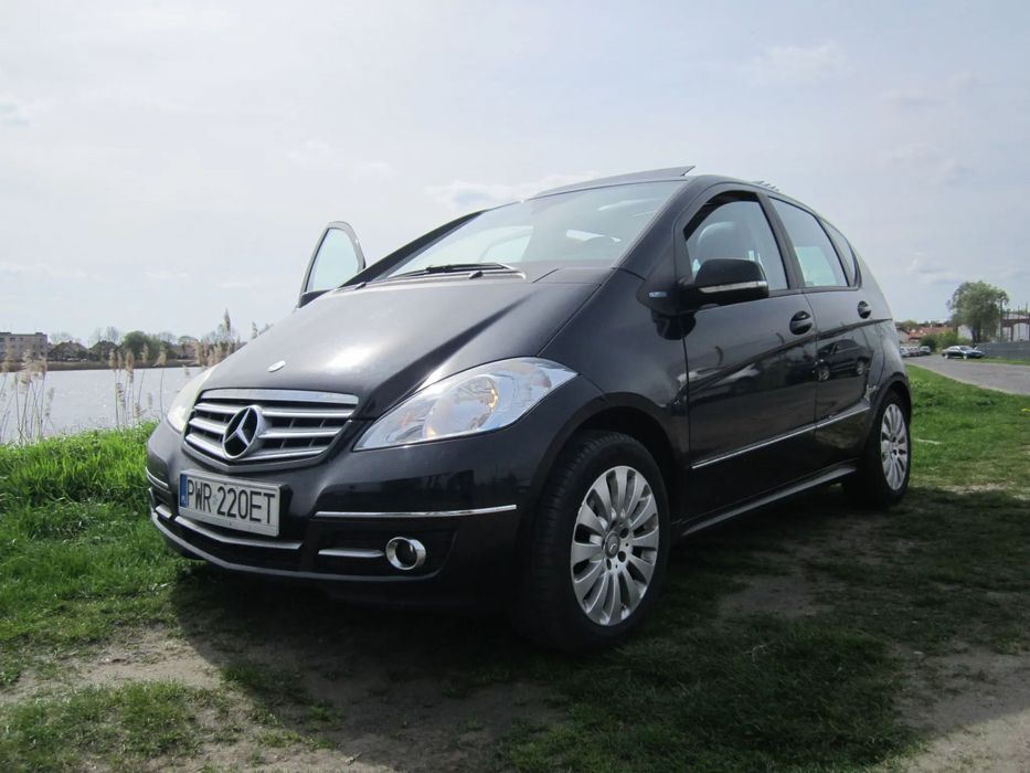 Mercedes-Benz Klasa A Mercedes Benz Klasa A, 1.5 benzyna 95 KM, dach panoramiczny otwierany
