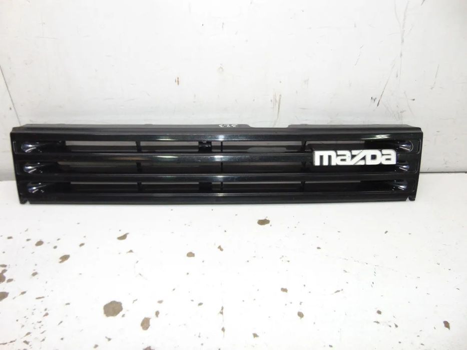 Mazda 323 grelha " nova de stock antigo