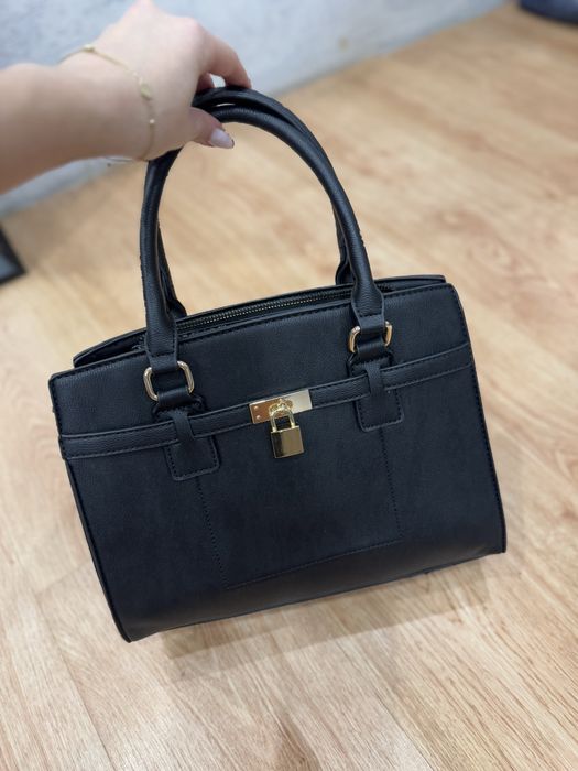 Чорна сумка