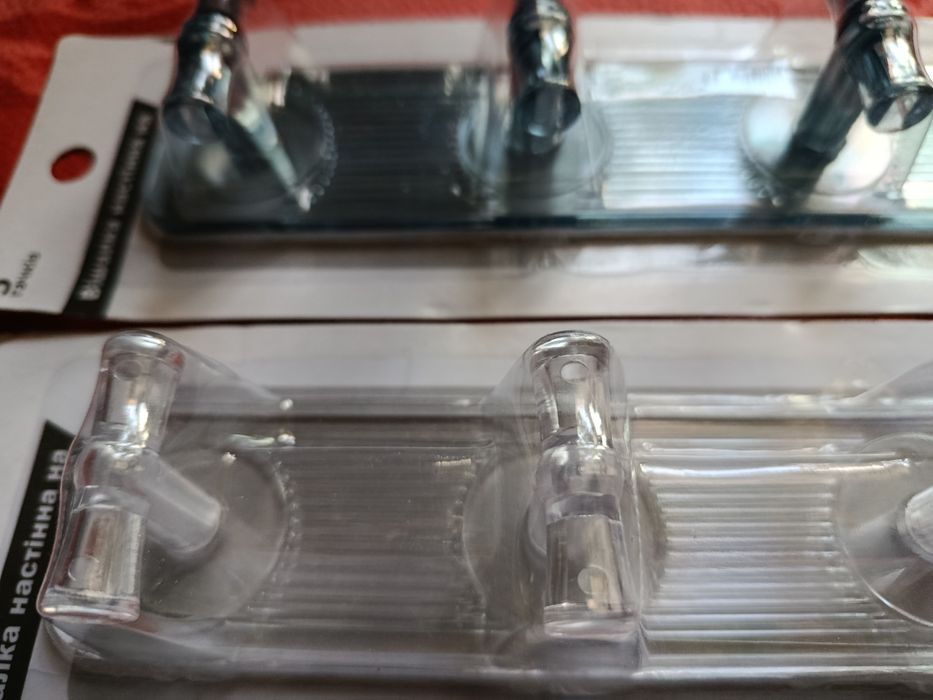 Вешалка настенная на скотче