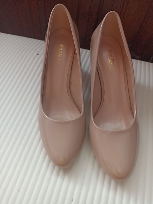 Туфлі жіночі лакові  бежеві
