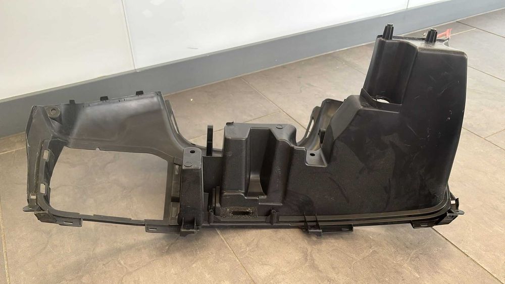 Kokpit wypełnienie osłona nóg Suzuki Burgman 650. 2013-18 [604]