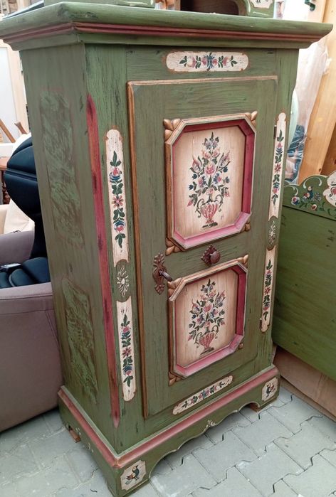 Komoda  kredens Voglauer  w stylu rustykalnym