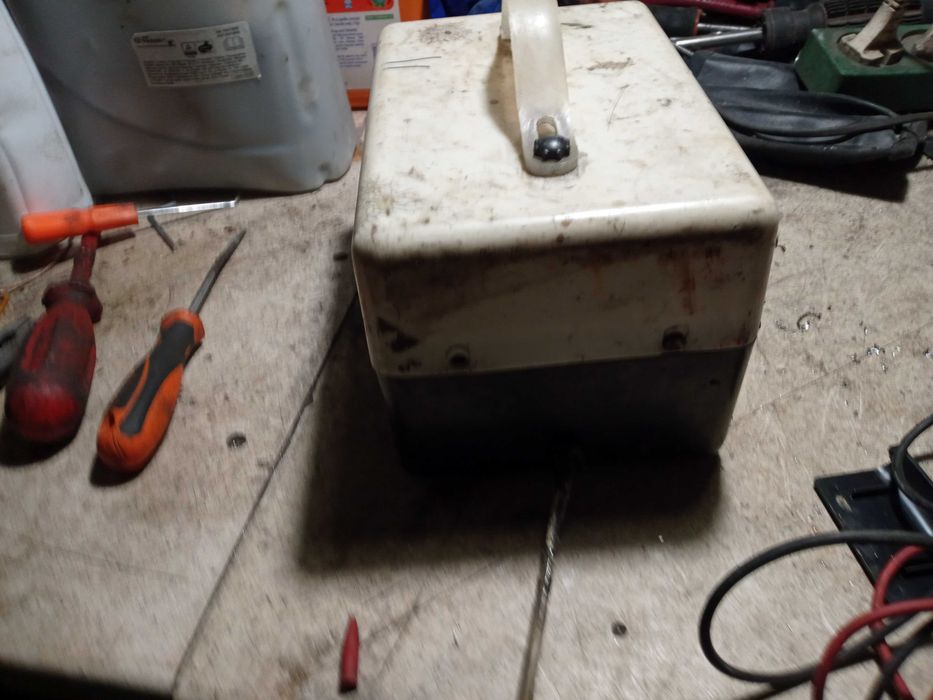 Transformatory z 220v na 24v  stan bardz dobry w obudowie