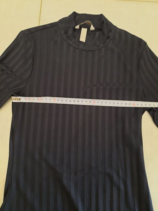 Czarna sukienka w prazki