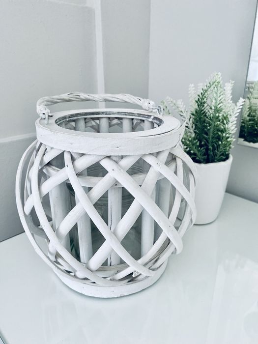 Wiklinowy biały lampion koszyk z uchwytem