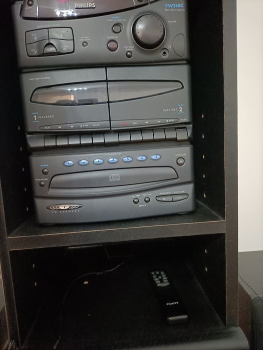 Aparelho de som Philips com opção radio, cd, cassetes e móvel incluído