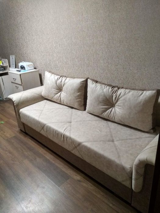 Продам диван в гарному стані.