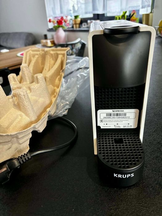 Ekspres do KawyKrups Essenza , Biały/Czarny, 1450W 240V