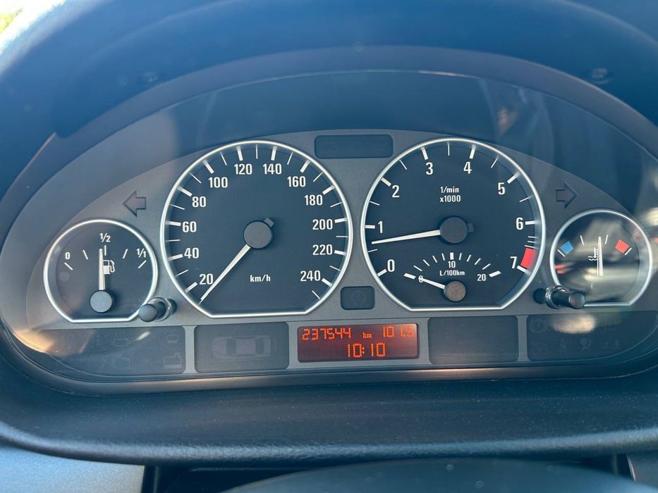 BMW 3 Series 2004 VIN WBAEY71060KS59583 фото оголошення 4 з 8